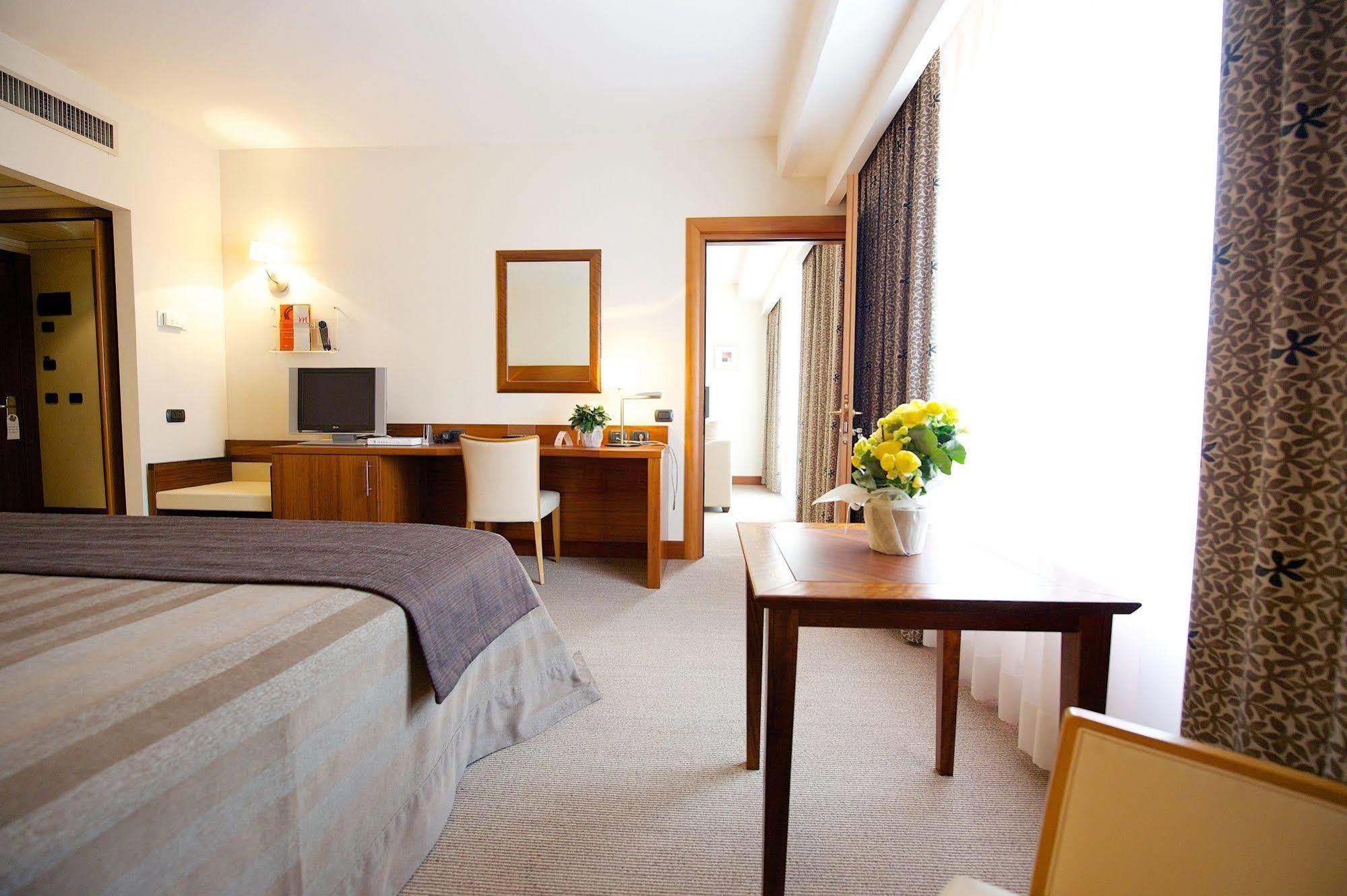 Four Points By Sheraton Hotel 4*